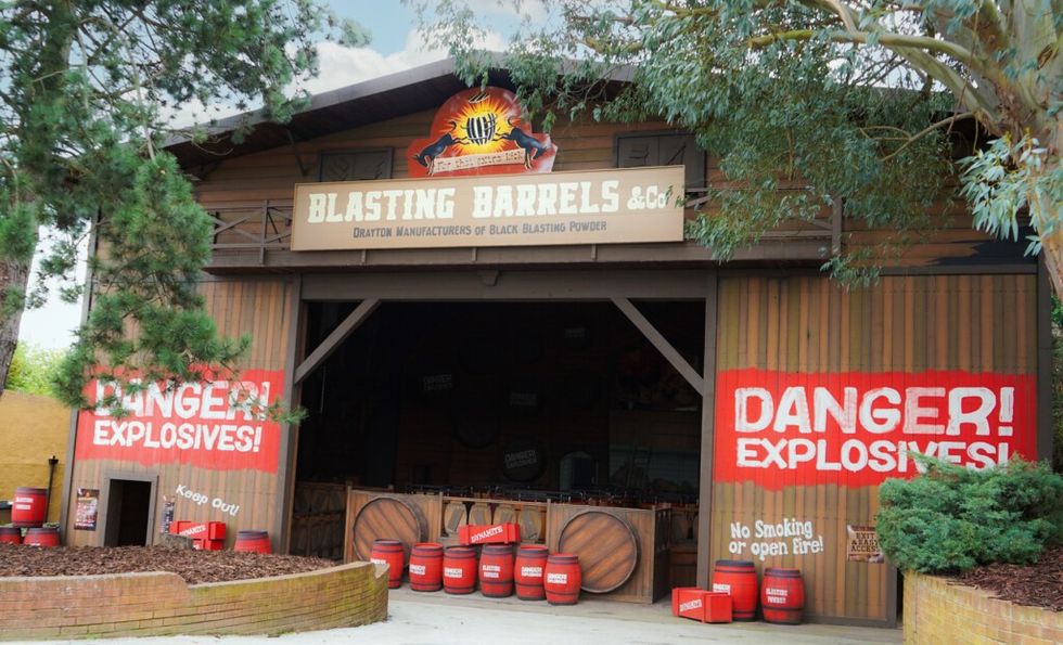 drayton manor blasting barrels