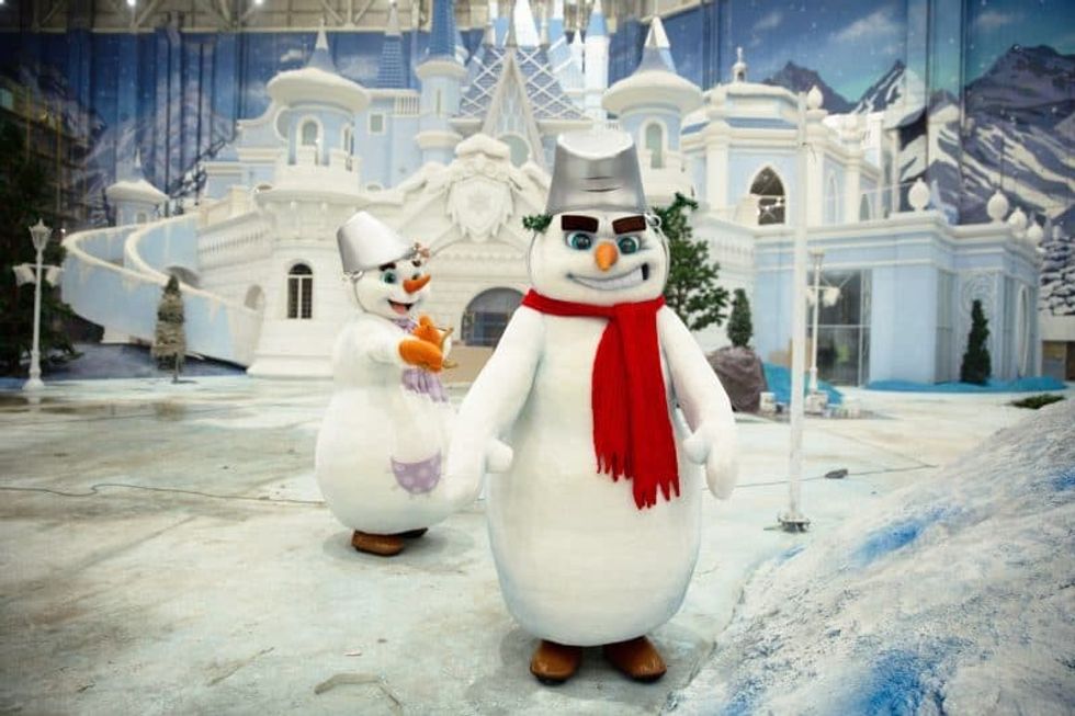 dream island theme park moscow snowmen