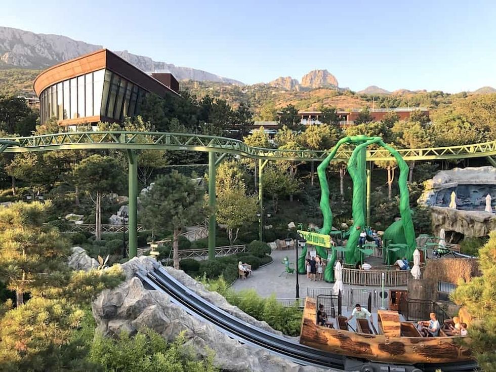 Dreamwood theme park Mriya resort view Kontiki log ride