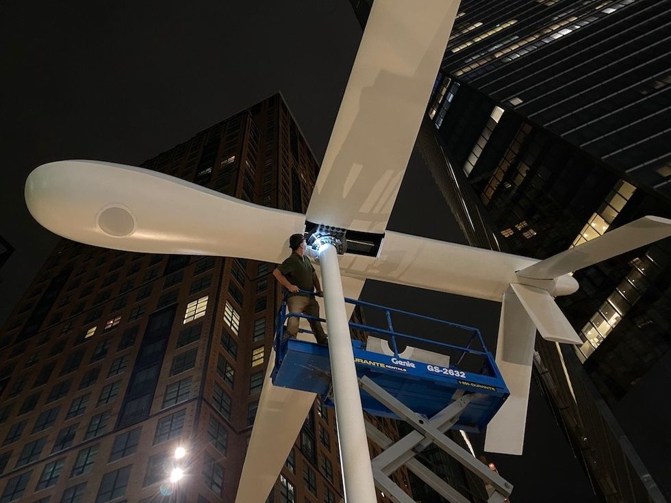“Drone” sculpture by Sam Durant at the Highline, NY, 2021