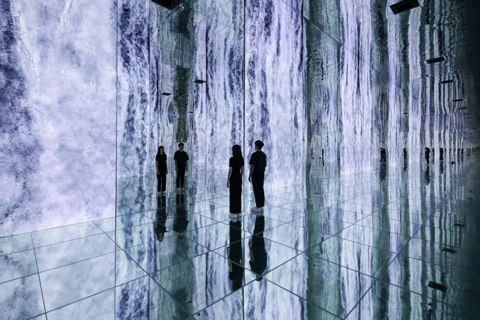 d’strict ARTE MUSEUM LAS VEGAS waterfall