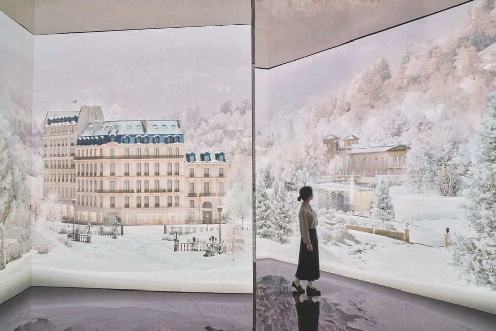 dstrict Cafe DIOR christmas