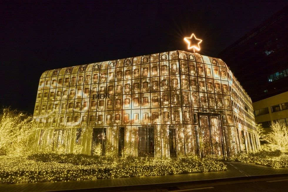 dstrict DIOR christmas star facade