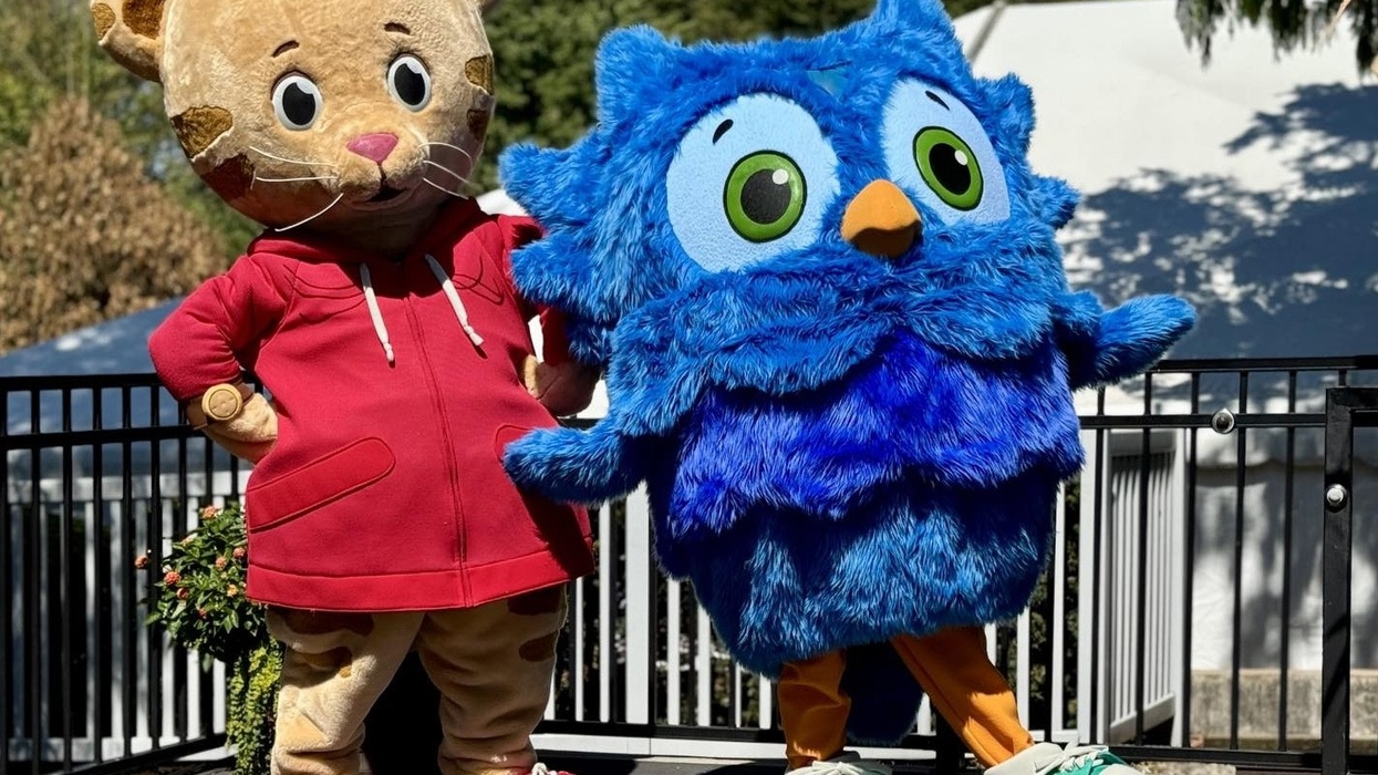 dutch wonderland daniel tiger's neighborhood