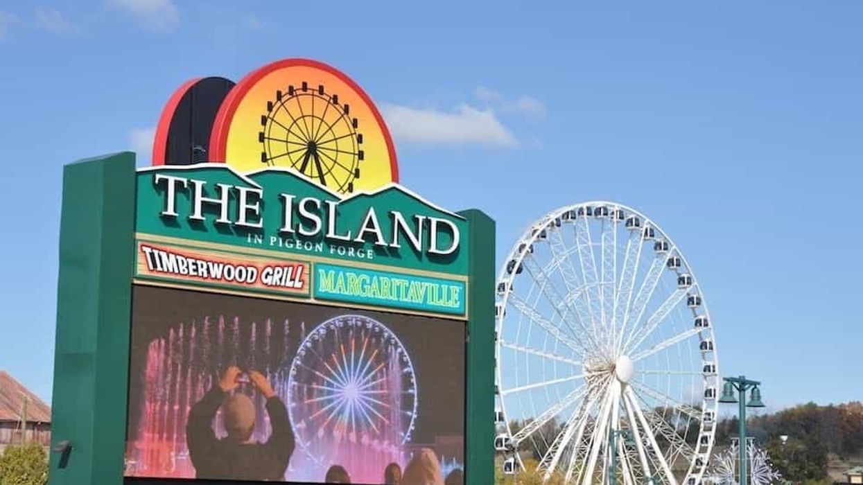 dynamic attractions pigeon forge flying theatre