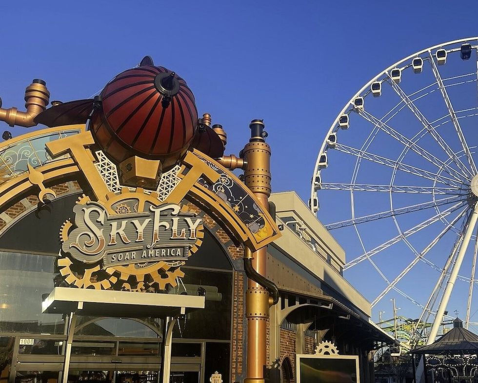 Dynamic Attractions - Soarin' America