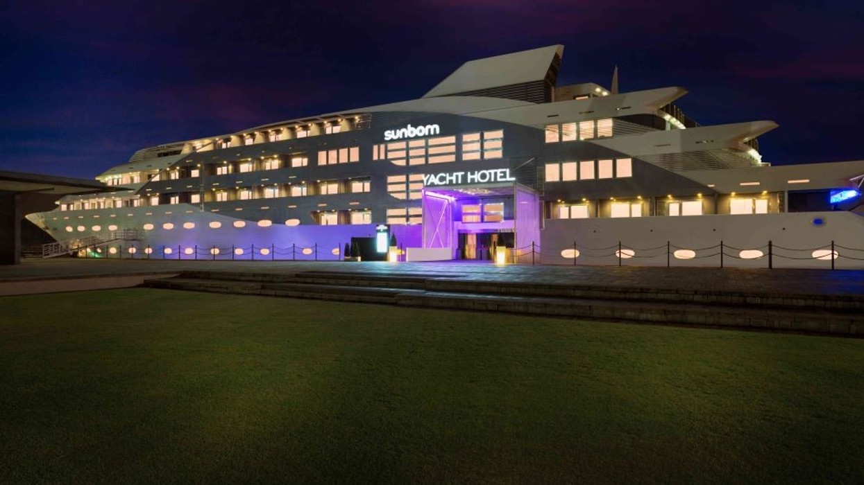 EAG dinner location the Sunborn Yacht hotel at night