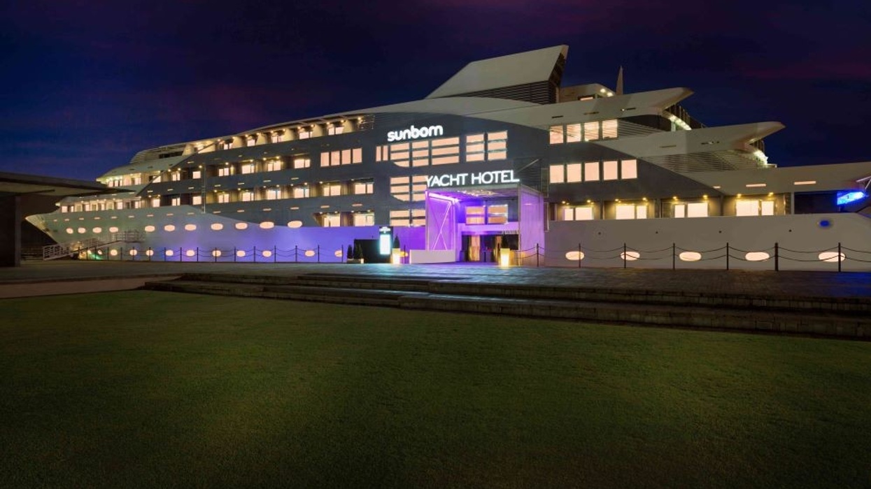 EAG dinner location the Sunborn Yacht hotel at night