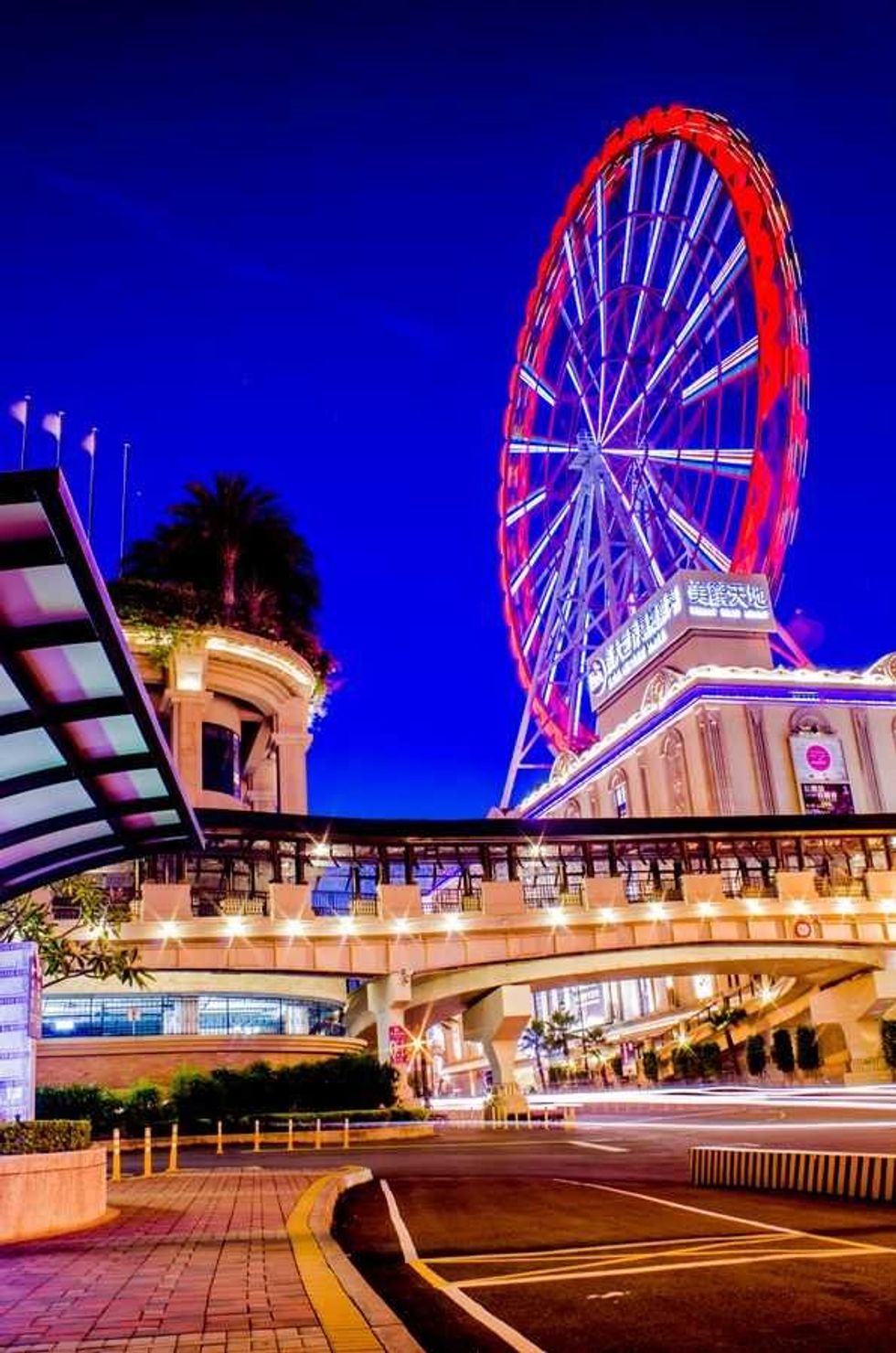 EDA World Giant Wheel with Outlet Mall underneath