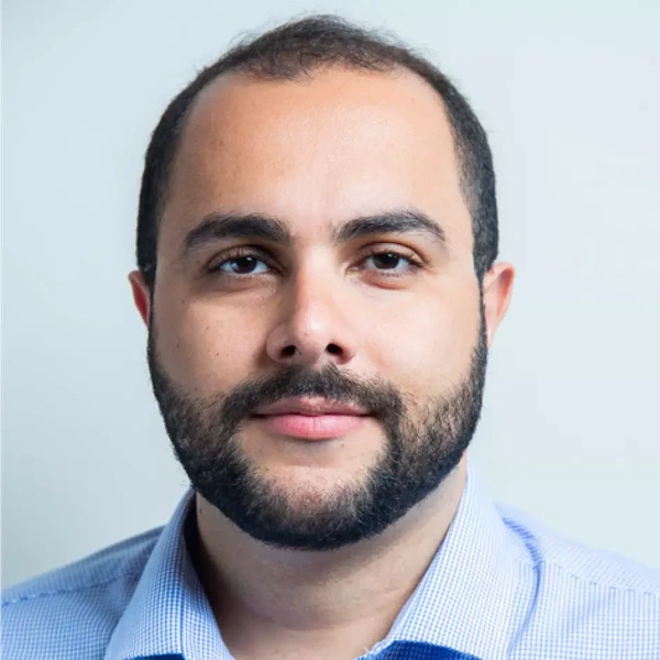 Eduardo_Carvalho headshot