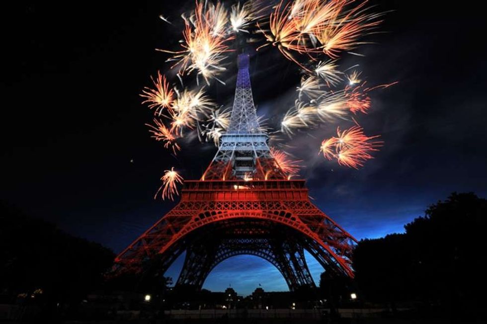 eiffel tower projection mapping christie