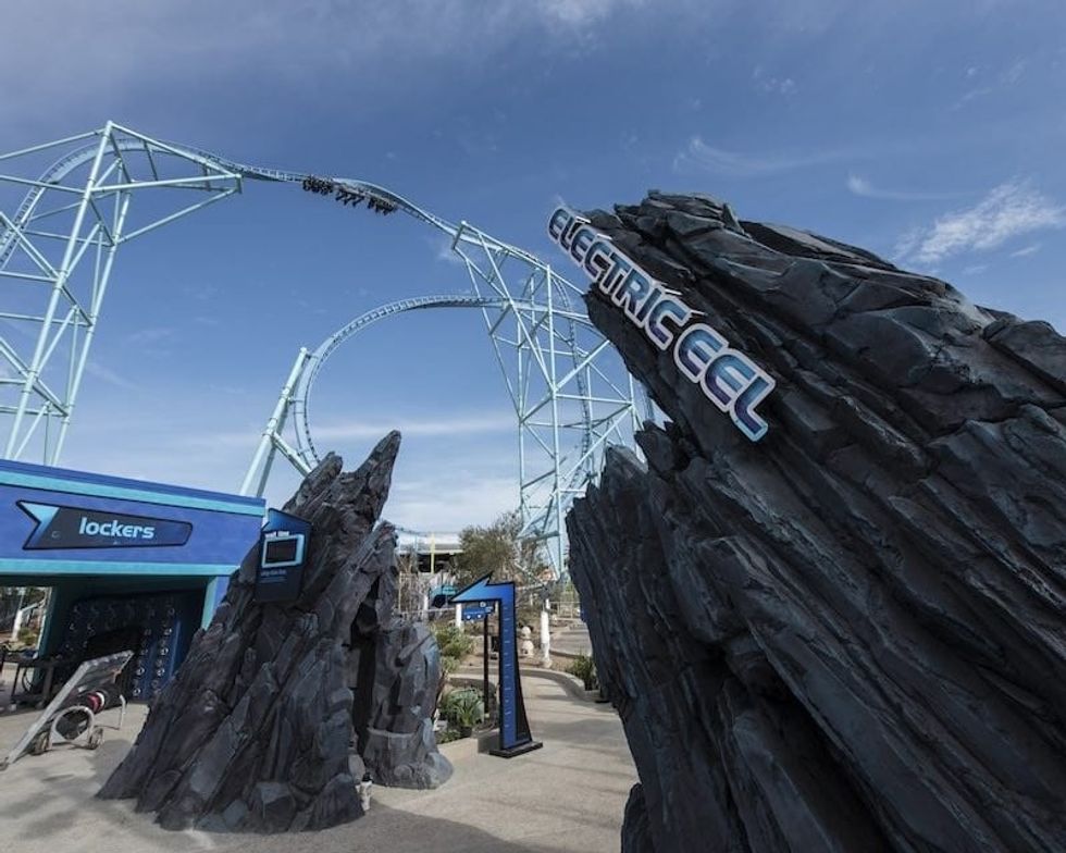 ElectricEel_SeaWorld-San-Diego-entrance-US-roller-coasters-2018.