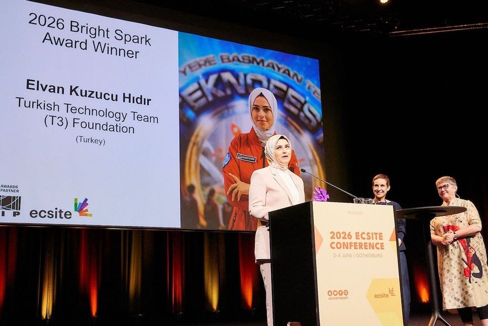 Elvan Kuzucu H\u0131d\u0131r, PhD, chairperson of T\u00fcrkiye Teknoloji Tak\u0131m\u0131 Vakf\u0131, accepting her Mariano Gago Award at Ecsite 2025