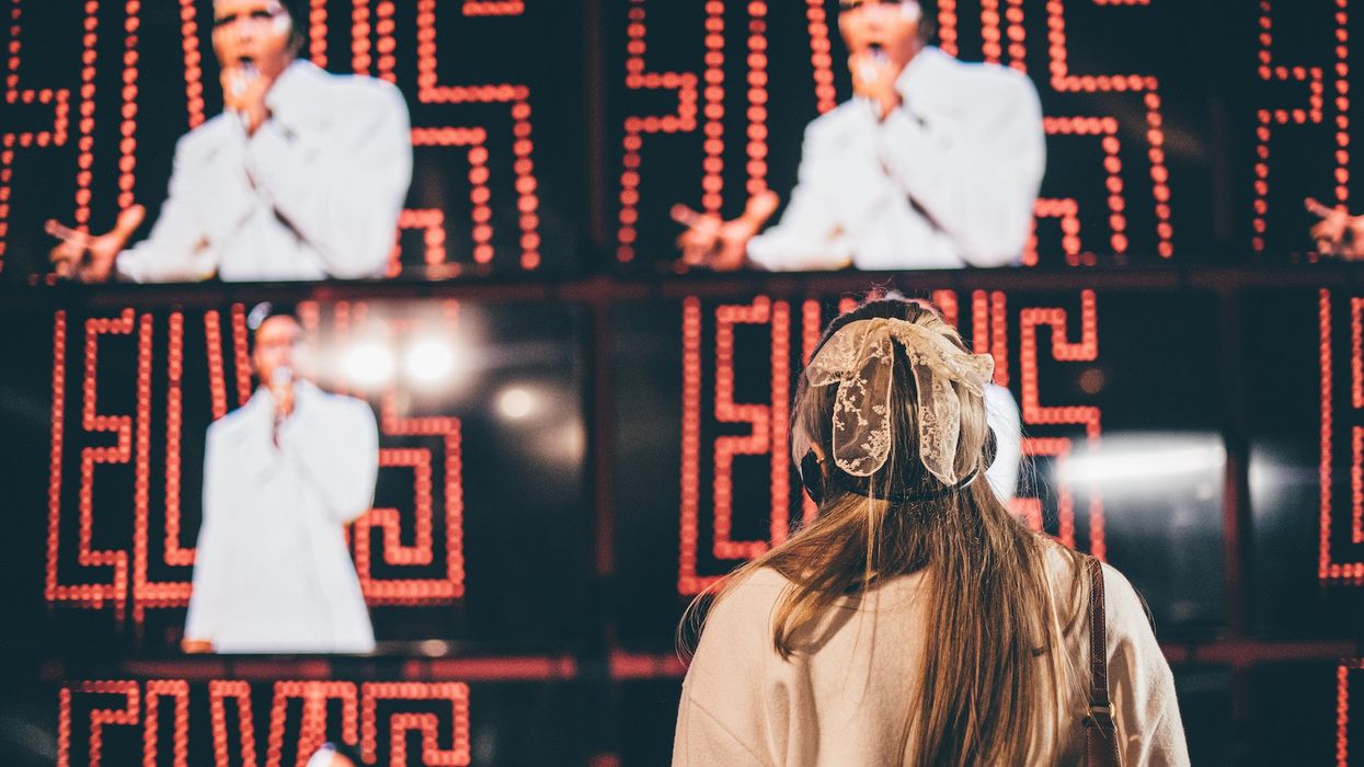 Elvis-at-Arches-London-Bridge