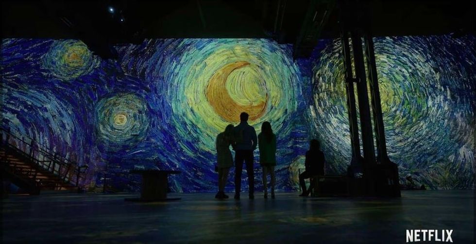 Emily in Paris Atelier des Lumieres