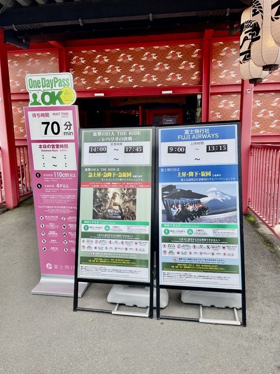Entrance signs for two attractions with a 70-minute wait time.