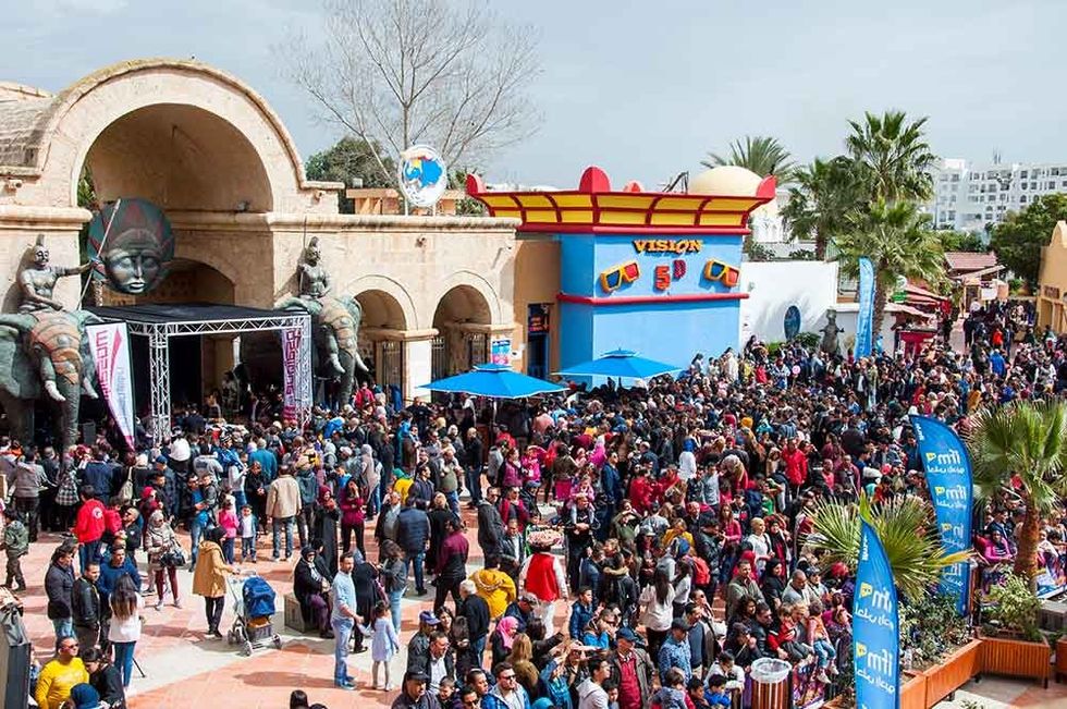 EOS rides massive animatronic King Kong in spinning coaster at CarthageLand