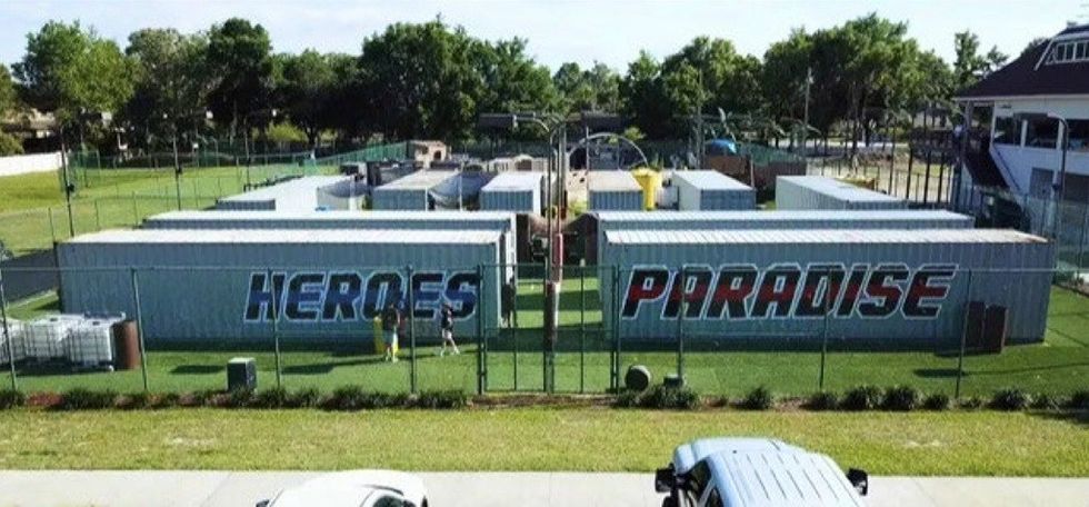 EpicSurf Heroes Paradise exterior