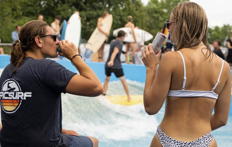 EpicSurf Heroes Paradise spectators