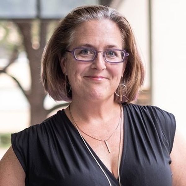 Erin Reilly headshot