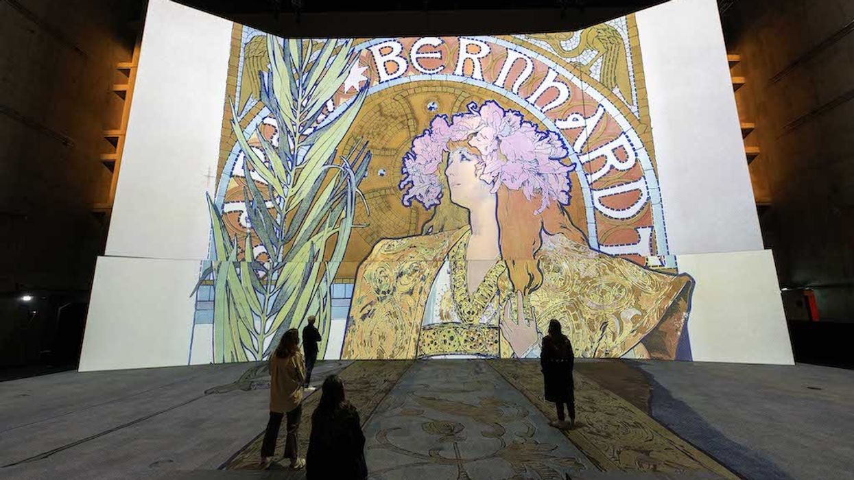 Eternal Mucha Grand Immersif