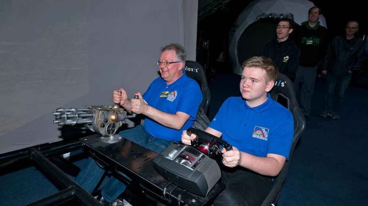european coaster club members try out holovis experience