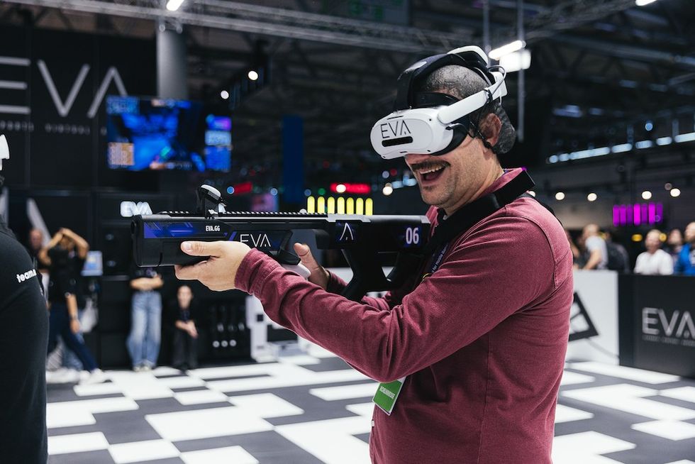 EVA VR player PICO headset