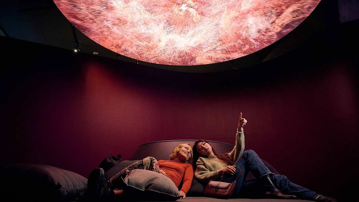 Evolver-by-Marshmallow-Laser-Feast-Works-of-Nature-ACMI-2023-image-by-Eugene-Hyland_12935-1