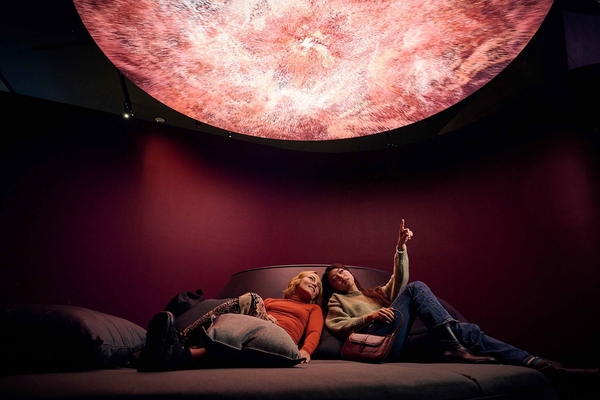 Evolver-by-Marshmallow-Laser-Feast-Works-of-Nature-ACMI-2023-image-by-Eugene-Hyland_12935-1