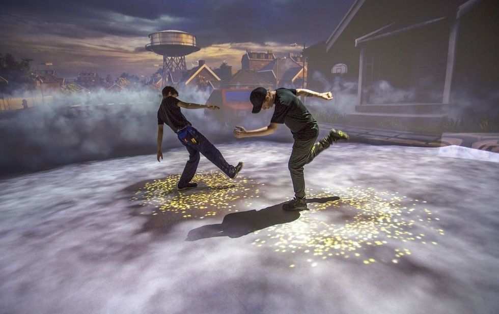 Experimentarium interactive film theatre kicking )