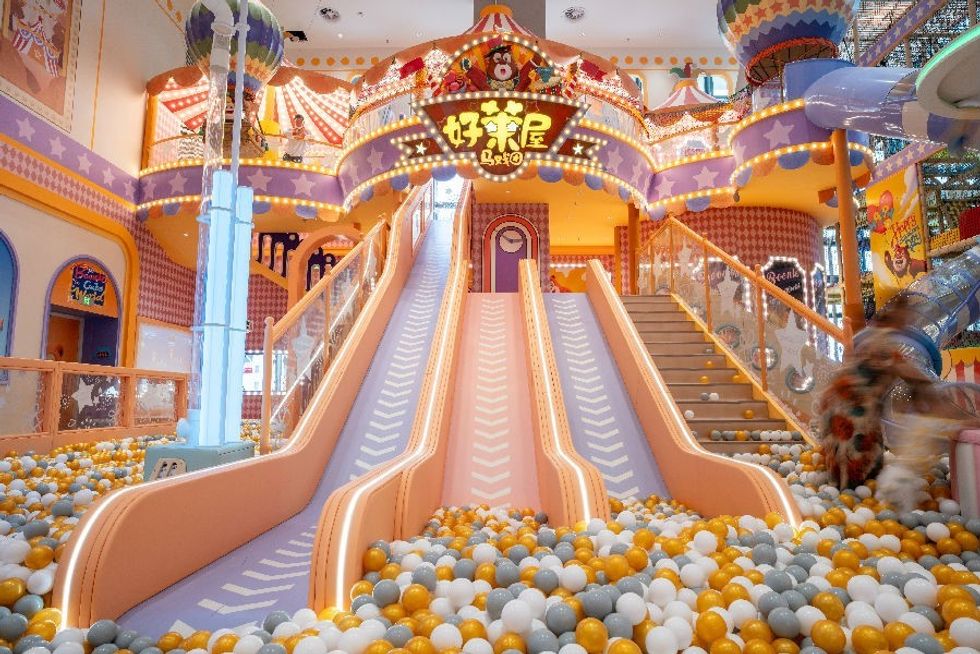 Fantawild Boonie Bears-themed shopping mall slide