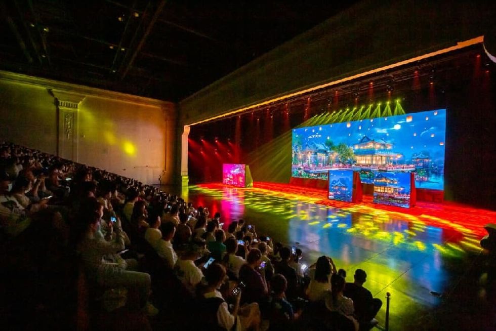 Fantawild Huaian Glorious Orient Stage Show