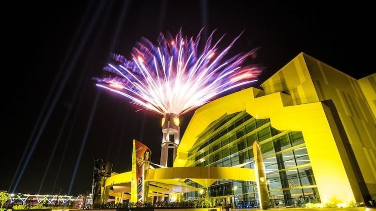 fireworks-warner-bros-world-abu-dhabi-x