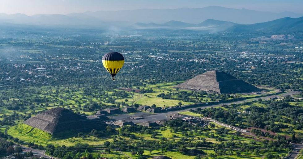 Fly Over Mexico film by mack animation