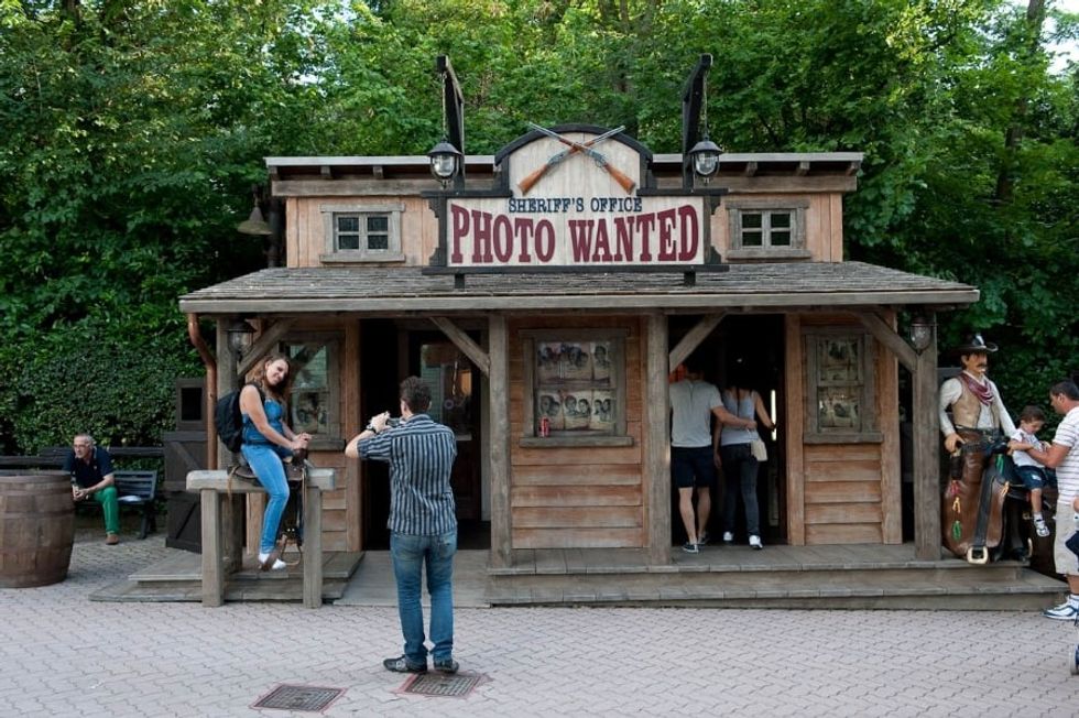 Fotosmile Western Sheriff's Office Automatic Photo Booth