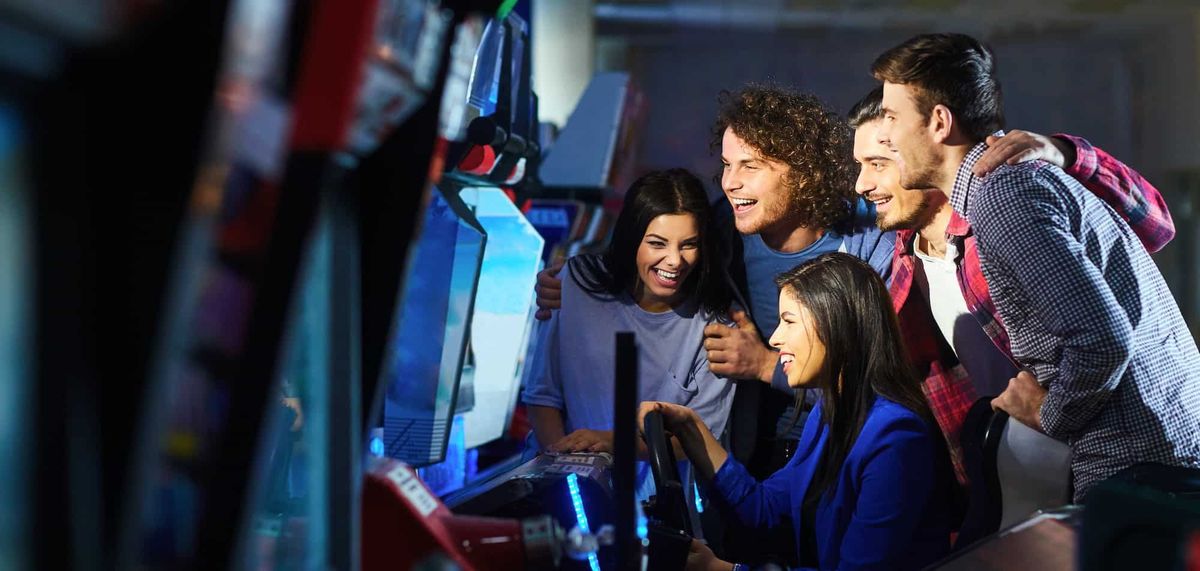 Friends-playing-in-arcade.