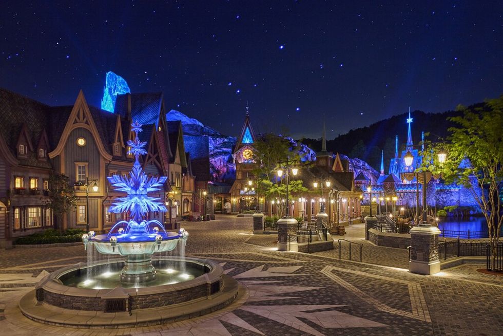 frozen land hong kong disneyland