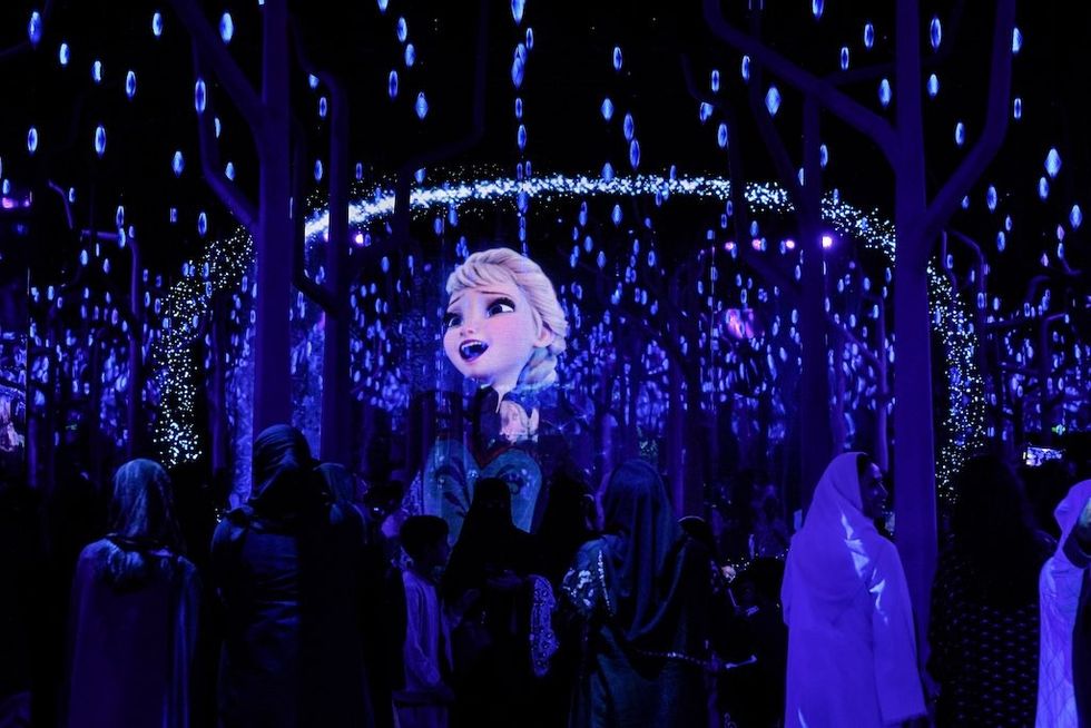 FROZEN_SHOW BWS Disney Castle