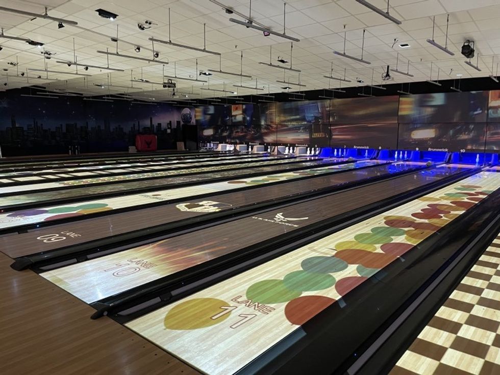 funk platform for bowling