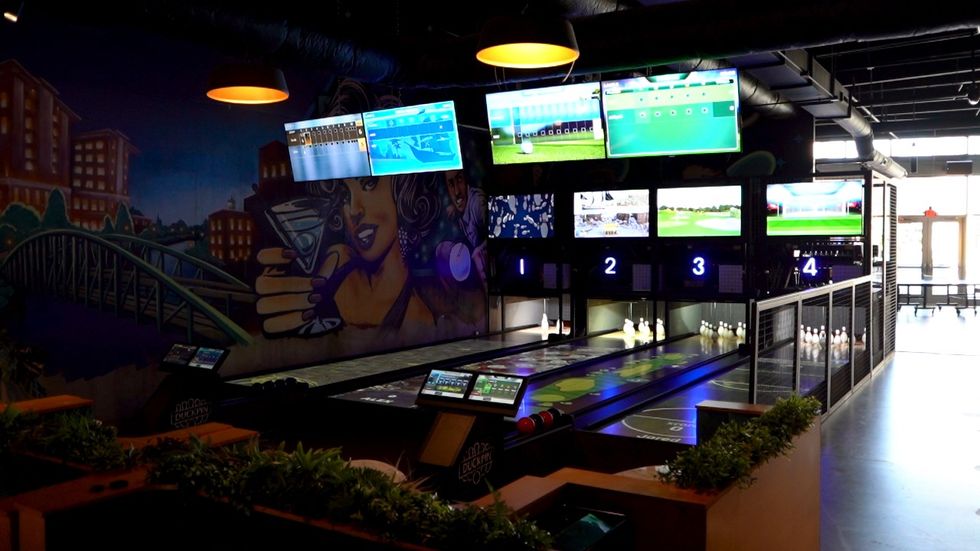 funk platform for bowling