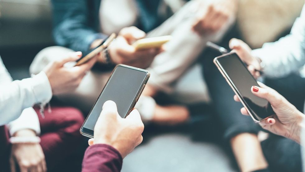GenZ-with-phones