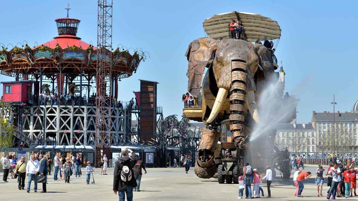 Giant elephant by les machines de l'ile