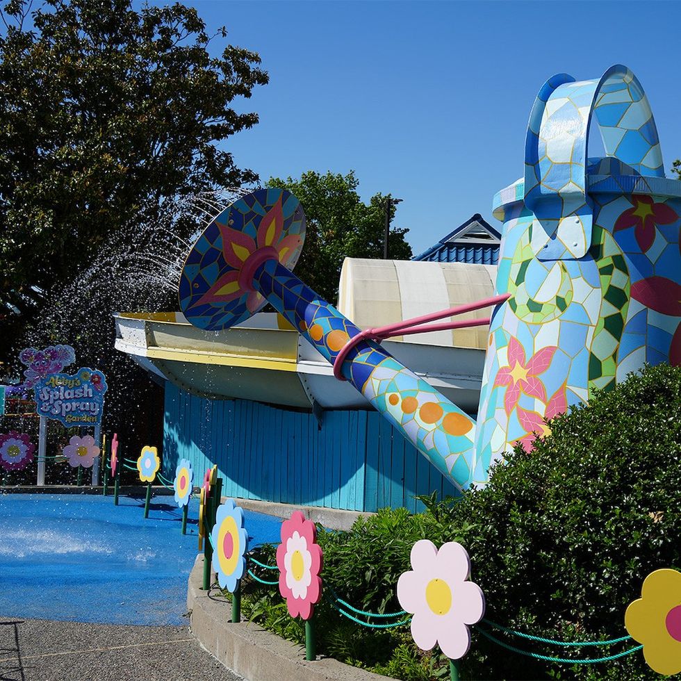 giant watering can Big Bird Beach Sesame Place 3dx Scenic