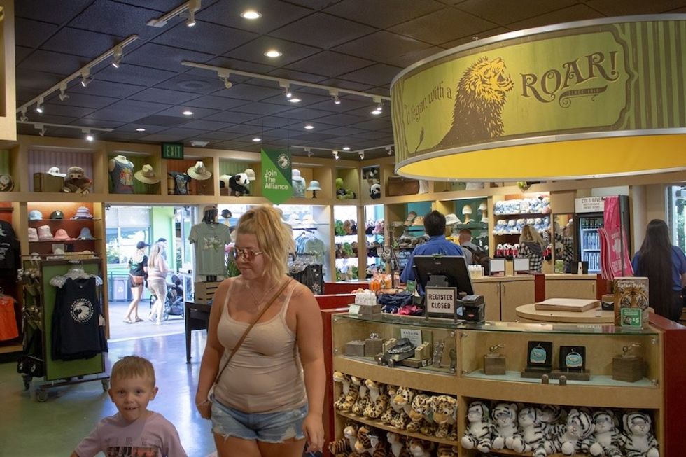 gift_shop_attractions.io guest experience