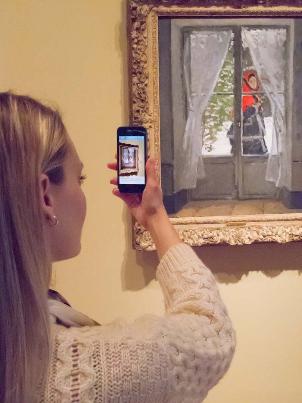 girl at cleveland museum of art augmented reality
