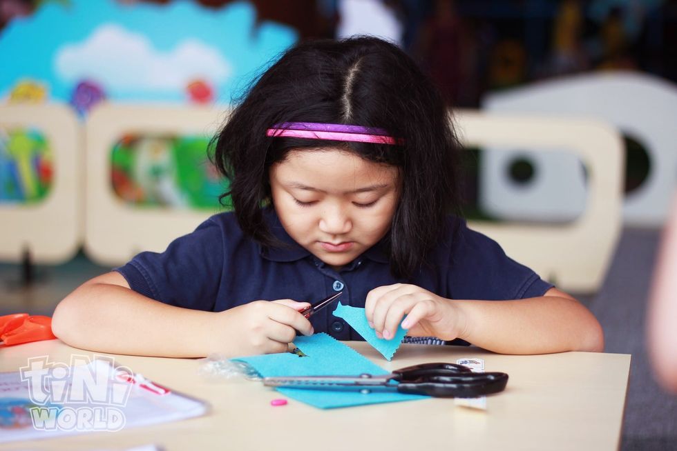 girl crafting tiNiWorld vietnam