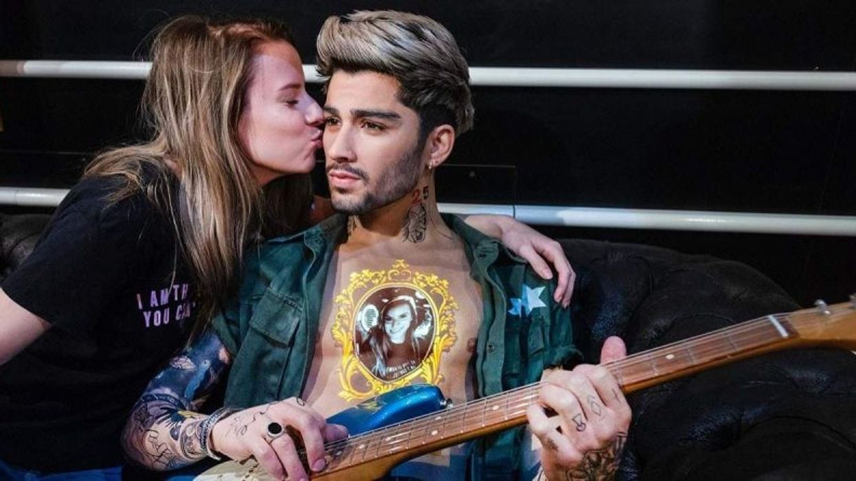 girl kisses zayn malik with new tattoo selfie at madame tussauds amsterdam