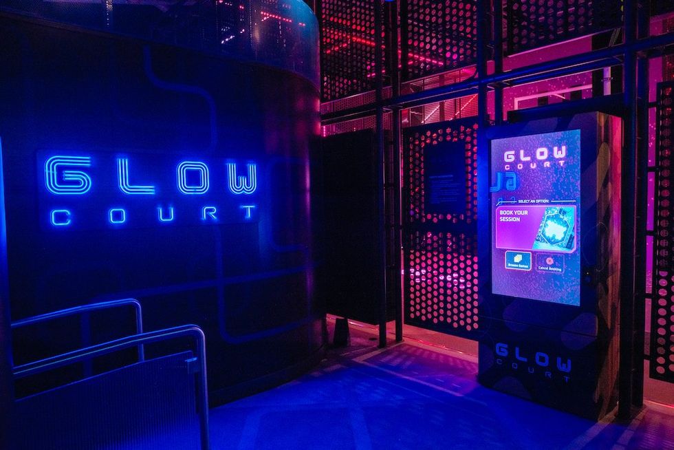 Glow Court Conductr