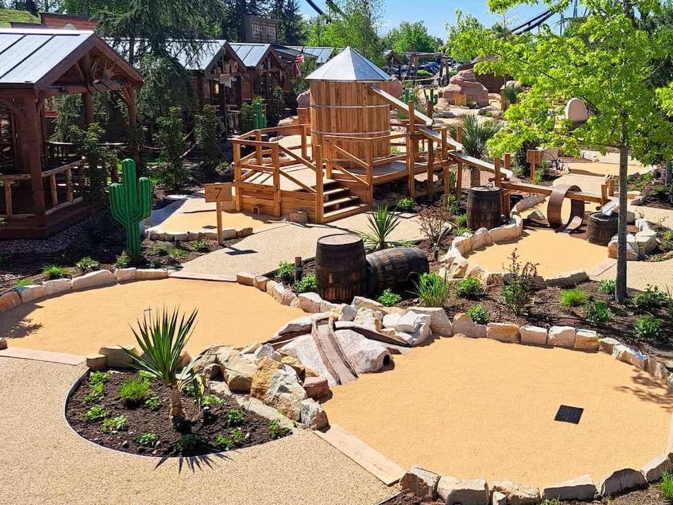 Gold Rush Golf at Europa Park: Mini-golf course with wooden structures, barrel obstacles, and desert-themed decor.