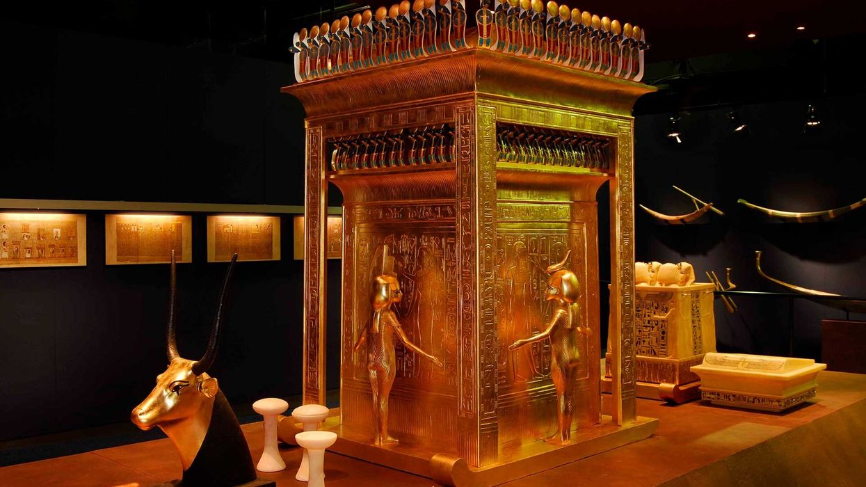 Gold shrine at tutankamun exhibition semmel exhibitions